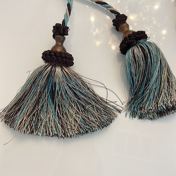 SET OF 2 TIE DRAPE TASSELS - Picture 7 of 14